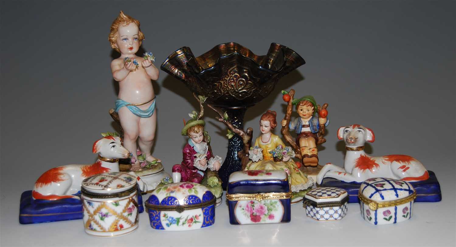 Lot 190 - Mixed lot to include carnival glass footed...