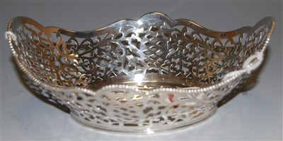 Lot 214 - A modern silver sweetmeat bowl of pierced and...