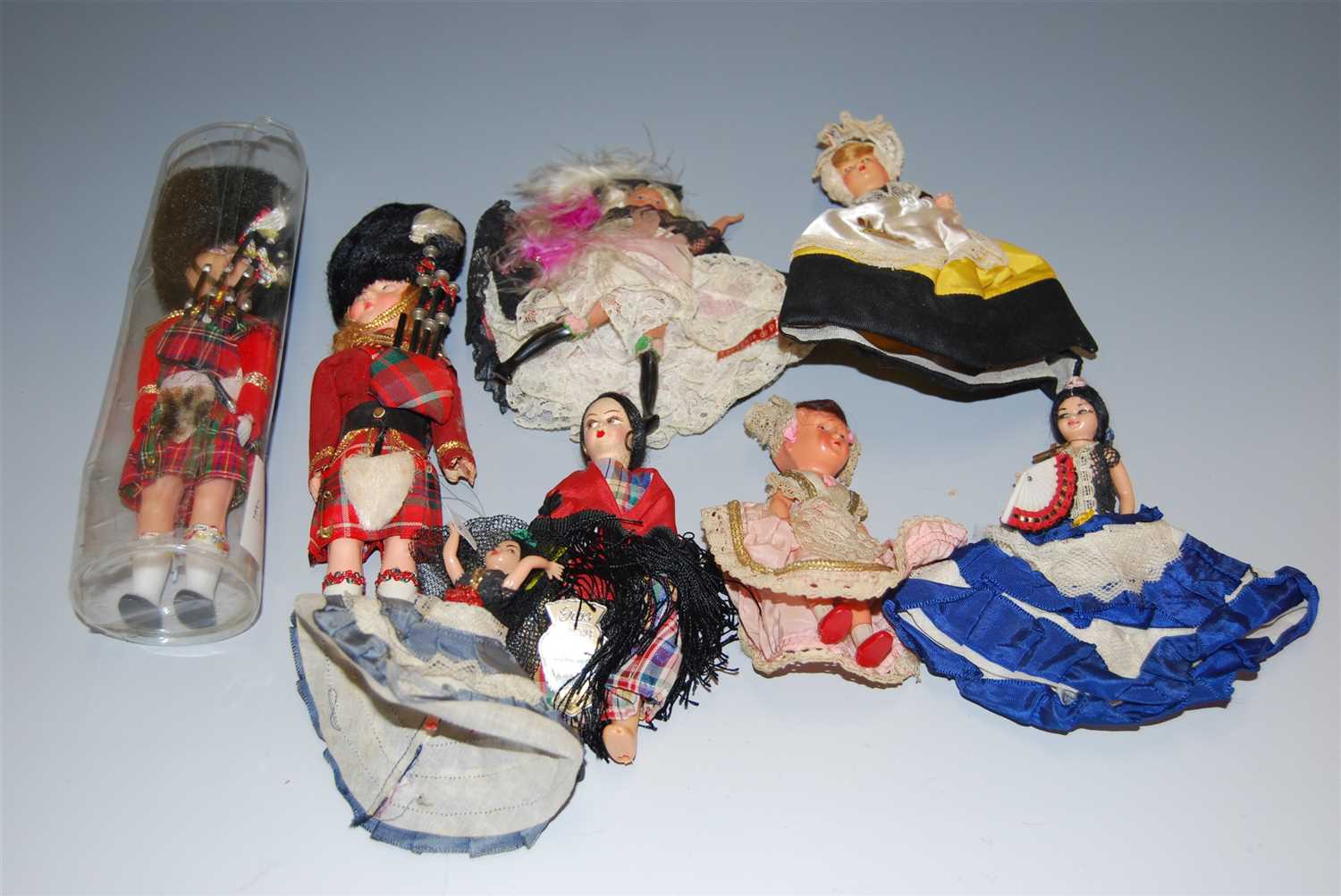 Lot 152 - A collection of modern souvenir dolls