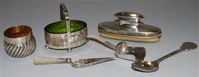 Lot 232 - Assorted silver wares to include table salt...