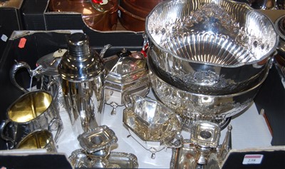 Lot 238 - Assorted plated wares to include two punch...