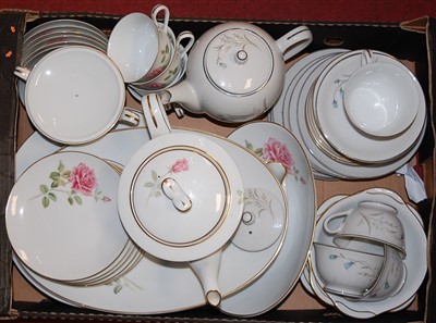 Lot 503 - A modern Japanese porcelain part dinner and...