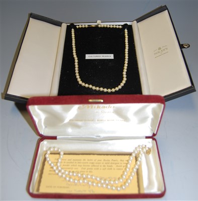 Lot 382 - A cultured pearl single string necklace in...