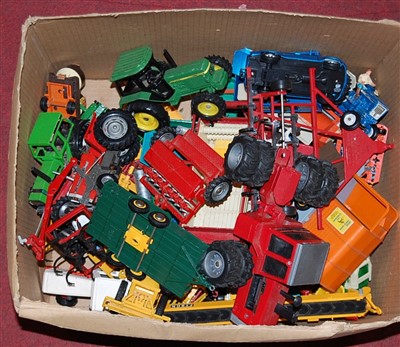 Lot 536 - A box of assorted modern loose diecast,...