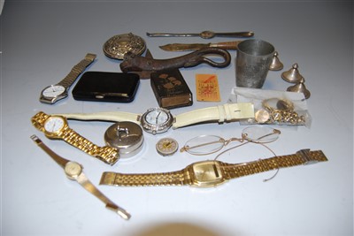 Lot 406 - A small collection of miscellaneous items to...
