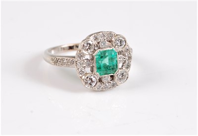 Lot 1261 - An early 20th century emerald and diamond ring,...