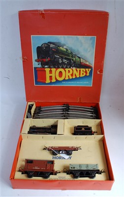 Lot 516 - A Hornby Train Goods Set No. 50 black engine...