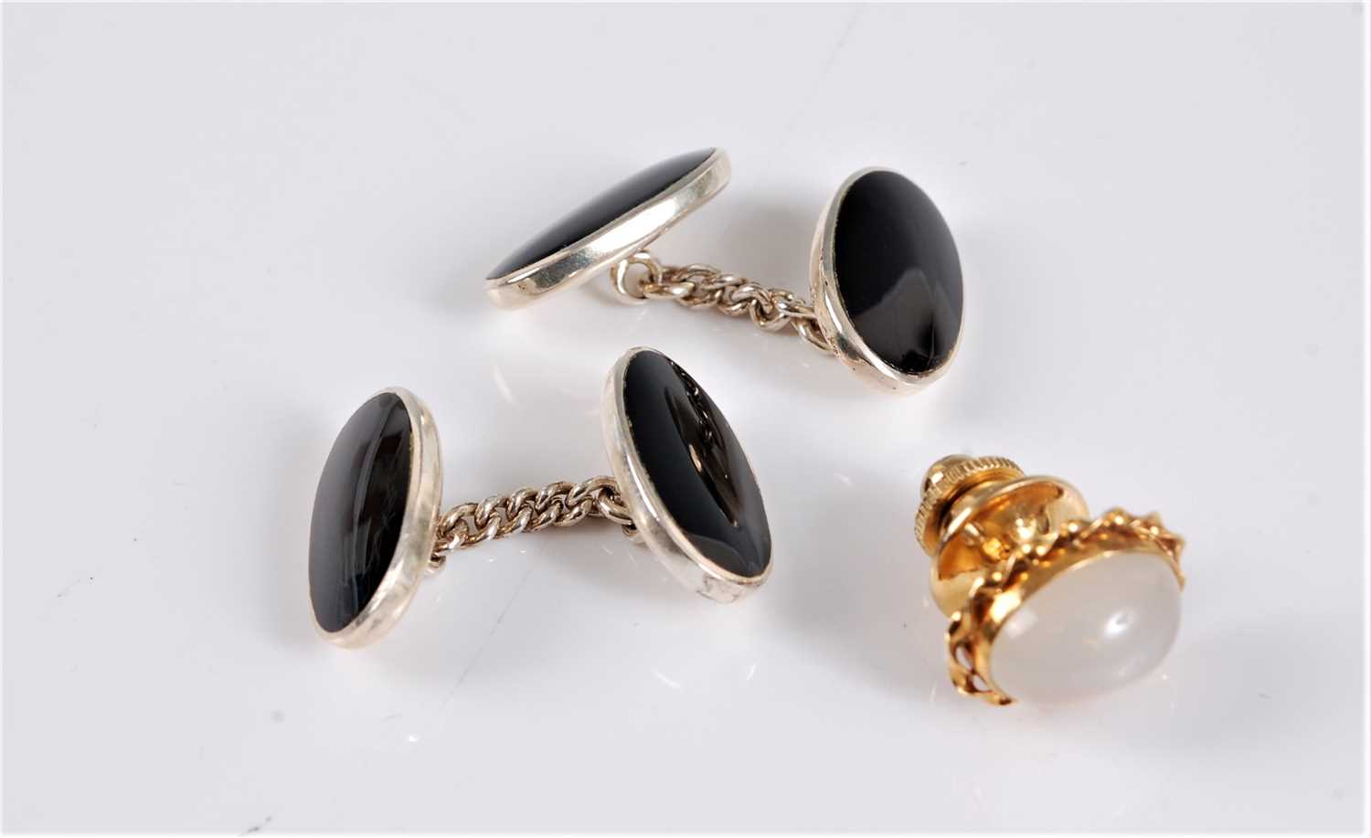Lot 2619 - A pair of silver and onyx cufflinks and a 14ct...