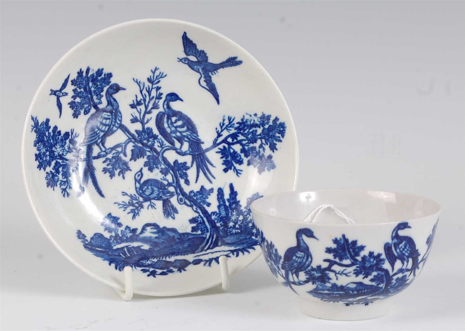 Lot 1067 - A Worcester porcelain blue and white tea bowl...