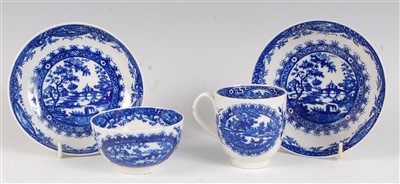 Lot 1069 - A Worcester porcelain blue and white printed...