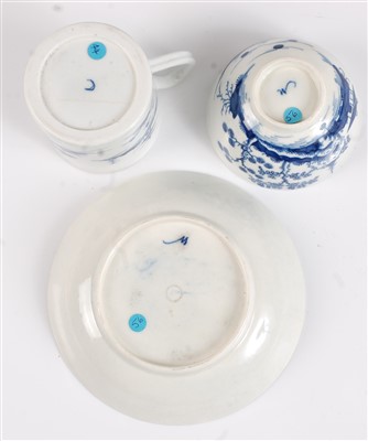 Lot 1079 - A Worcester porcelain coffee can, blue and...