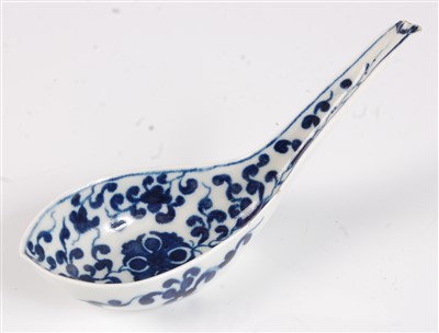 Lot 1082 - A Worcester porcelain rice spoon, underglaze...