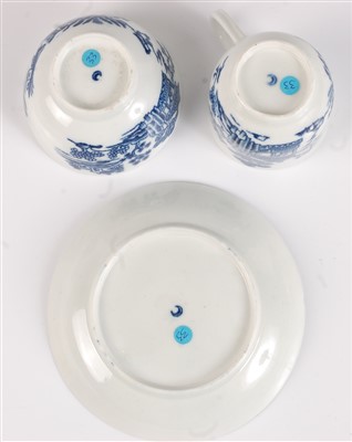 Lot 1084 - A Worcester porcelain sparrow-beak cream jug,...