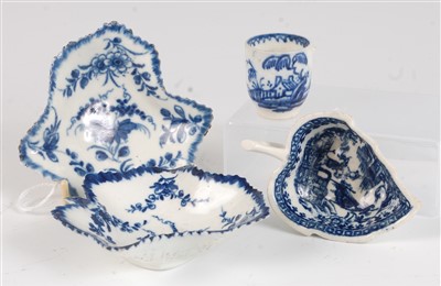 Lot 1085 - A Worcester porcelain pickle dish, blue...