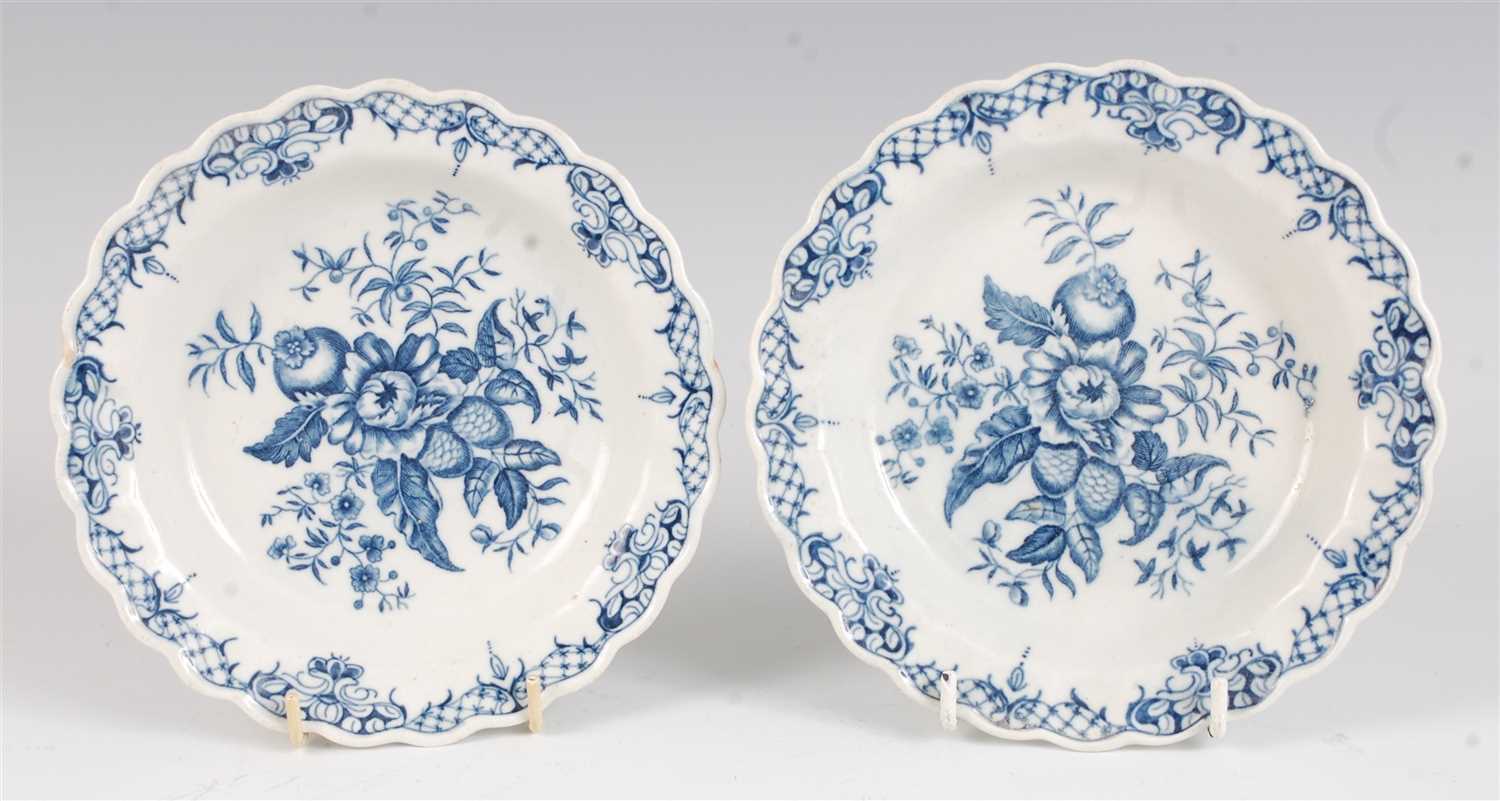 Lot 1086 - A pair of Worcester porcelain tea plates, each...