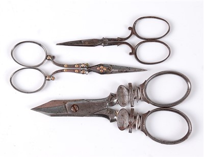 Lot 1370 - A pair of George III steel scissors, having...