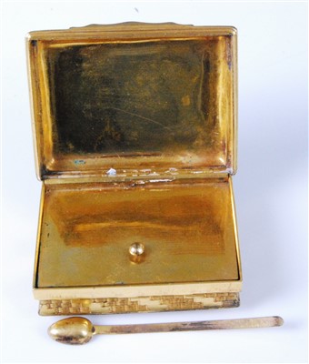 Lot 1372 - A George III gilt metal snuff-box, of waisted...