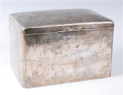 Lot 62 - A large Edwardian silver table cigarette box