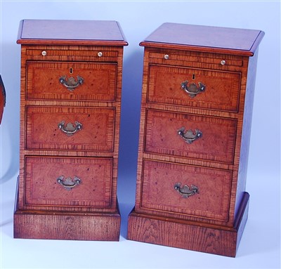 Lot 1579 - A pair of burr oak and crossbanded bedside...