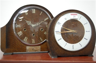 Lot 29 - A 1950s Smiths oak cased mantel clock, having...
