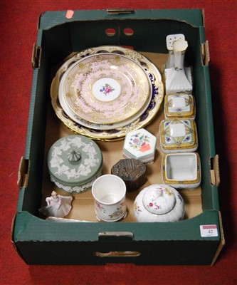 Lot 42 - A box of miscellaneous china, to include...