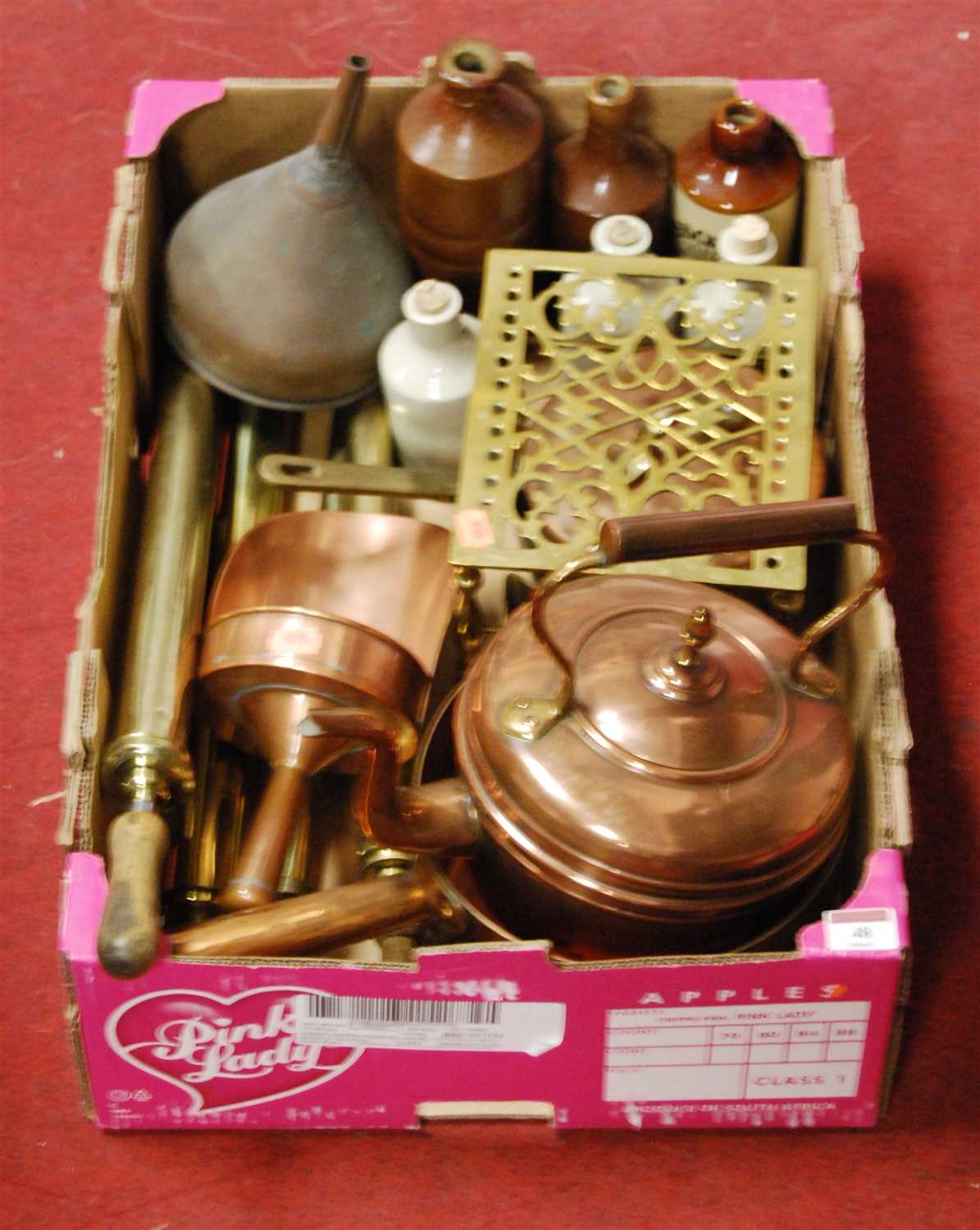 Lot 48 - A box of miscellaneous items, to include...