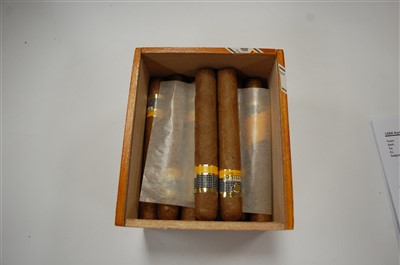 Lot 190 - An open box of Habanas Cohiba Cuban cigars,...