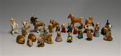 Lot 188 - A small collection of loose animal figures to...
