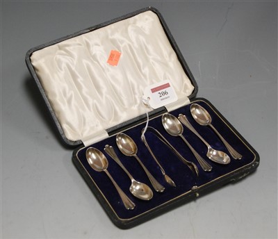 Lot 206 - A cased set of six George V silver teaspoons...