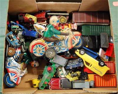 Lot 562 - One box of mixed diecast to include tinplate...