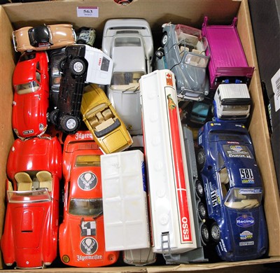 Lot 563 - A box of mixed diecast to include Bburago...