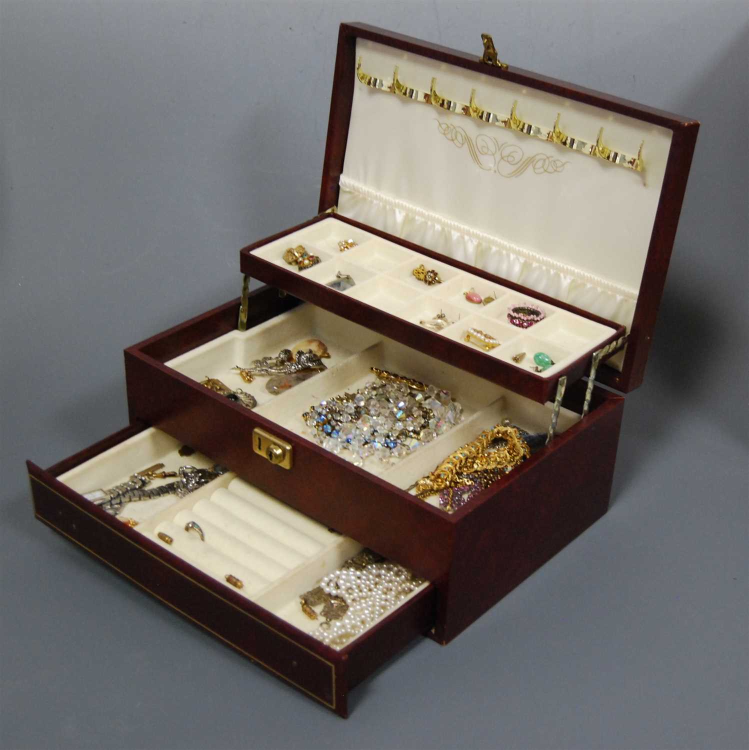 Lot 261 - A modern red leather clad jewellery box and...