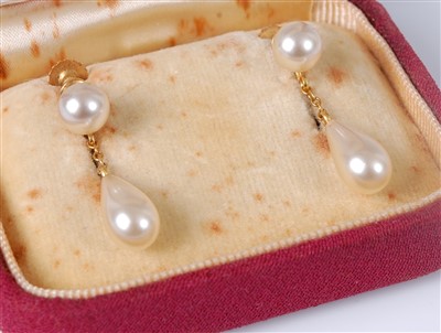 Lot 317 - A pair of 9ct gold and cultured pearl ear...