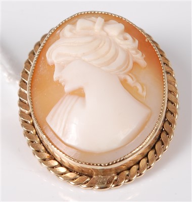 Lot 336 - A modern carved shell cameo brooch, in 9ct...