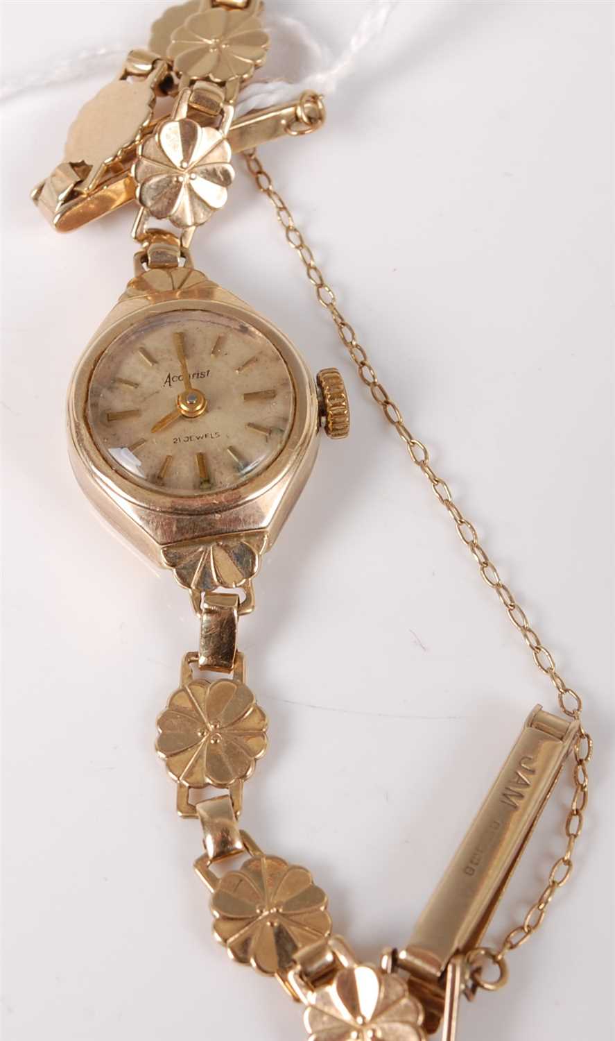 Lot 339 - A lady's Accurist 9ct gold cased wristwatch,...