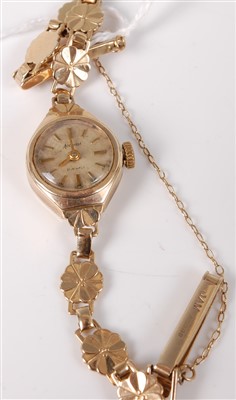 Lot 339 - A lady's Accurist 9ct gold cased wristwatch,...