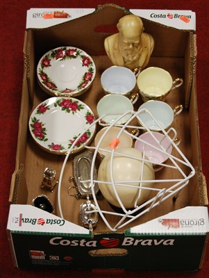 Lot 374 - A box of miscellaneous items, to include...