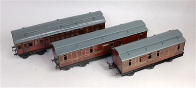 Lot 526 - Three Midland Railway clerestory coaches, 1x6...