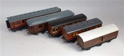 Lot 530 - 5 tinplate coaches includes Bing LMS bogie;...