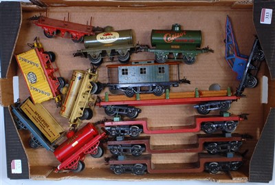 Lot 313 - Large tray containing 13 assorted Hornby...