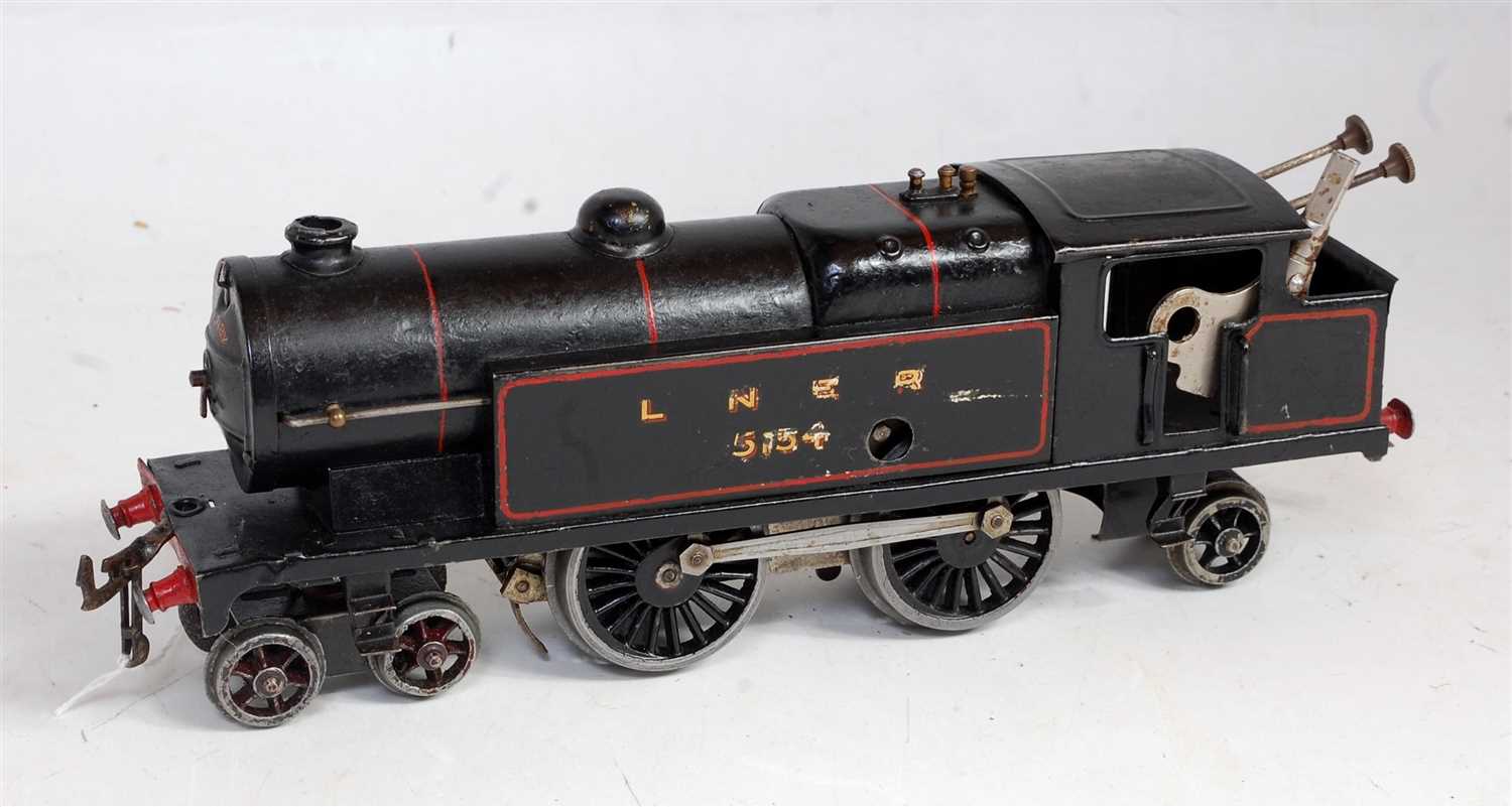 Lot 324 - Hornby 1929/31 black LNER clockwork No. 2...