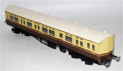 Lot 370 - Kit built GWR autocoach No. 188, roof would...