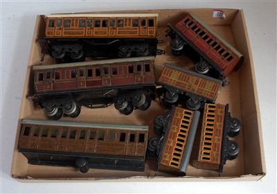 Lot 375 - Small tray containing 7 various...