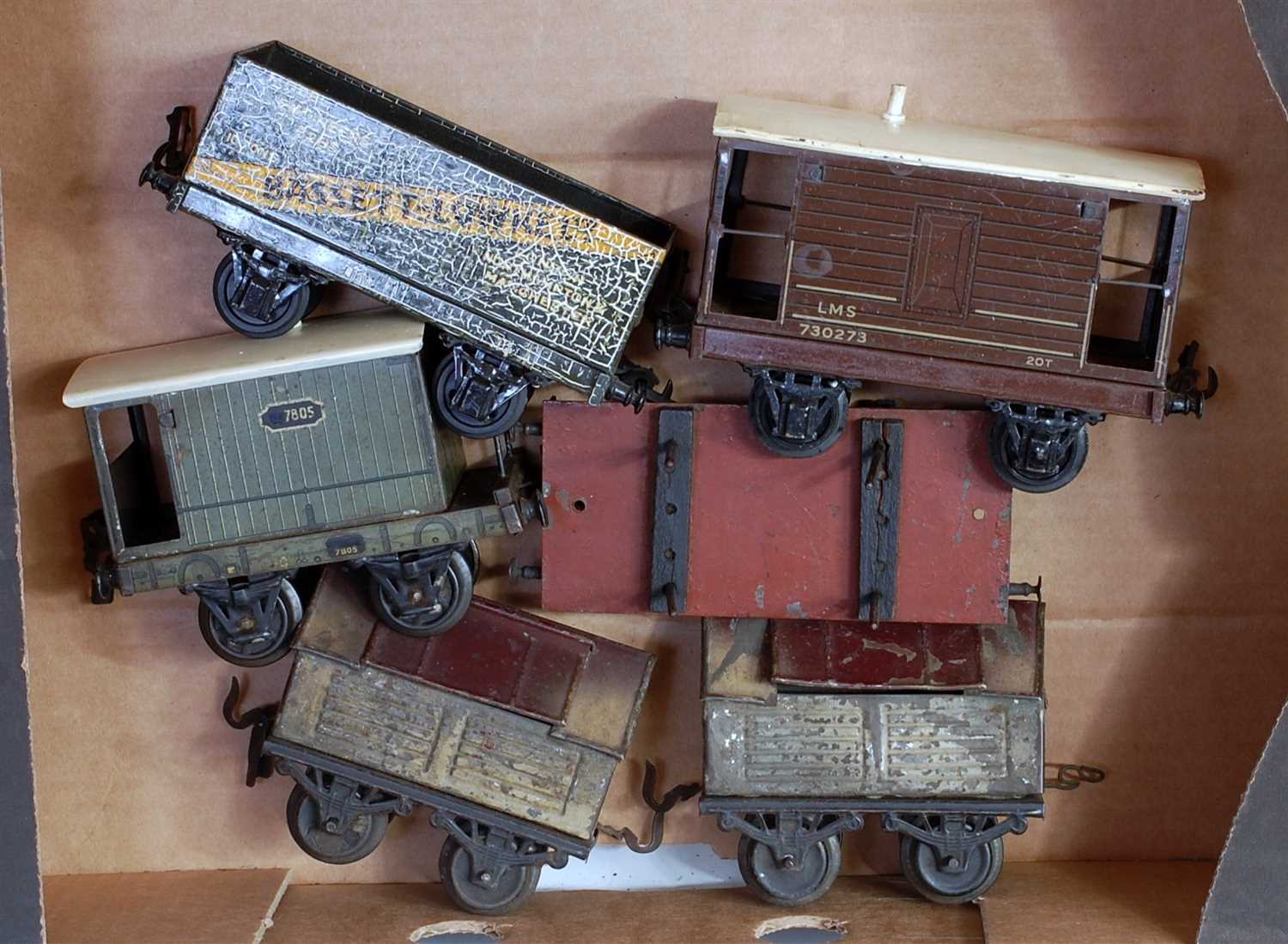 Lot 379 - Small tray containing 8 various wagons...