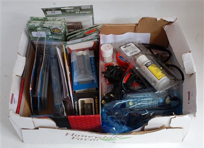 Lot 607 - Tray of mixed N gauge items, all ex model...