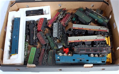 Lot 609 - Large tray of mainly Triang and Hornby...