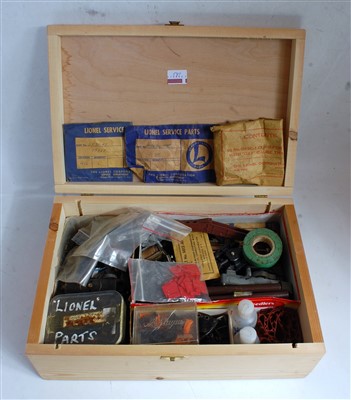 Lot 587 - Wooden box approx 15"x10"x4" containing Lionel...