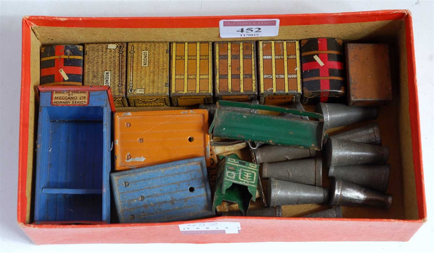 Lot 452 - Small box containing Hornby tinplate...