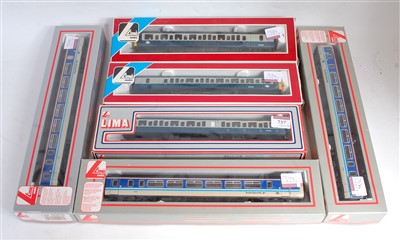 Lot 737 - A Lima BR blue/grey 3 car class 117 DMU (G-BG)...