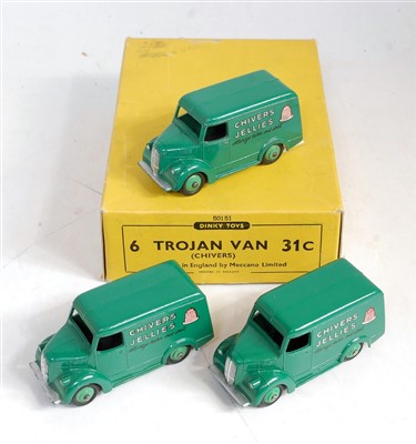 Lot 1909 - A Dinky Toys No. 31C (50151) trade box...